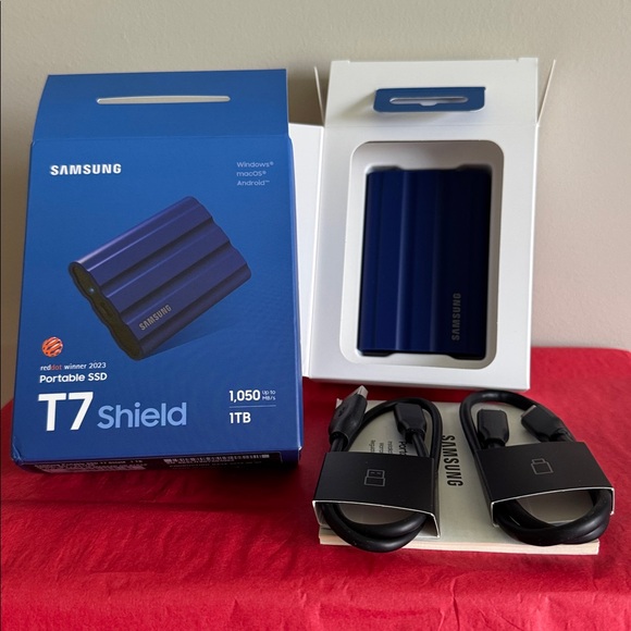 Samsung T7 Shield 1TB, USB 3.2, 2.5" External SSD - Blue (MU-PE1TOR) - Picture 5 of 9